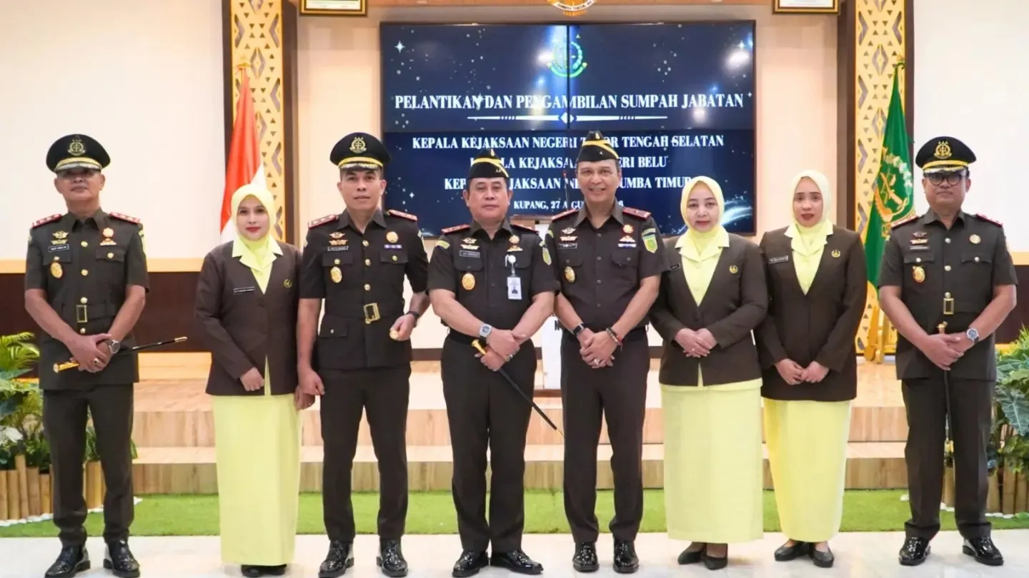 Kajati NTT Lantik 3 Kajari Baru, Tekankan Integritas, Profesionalitas, dan Tanggung Jawab