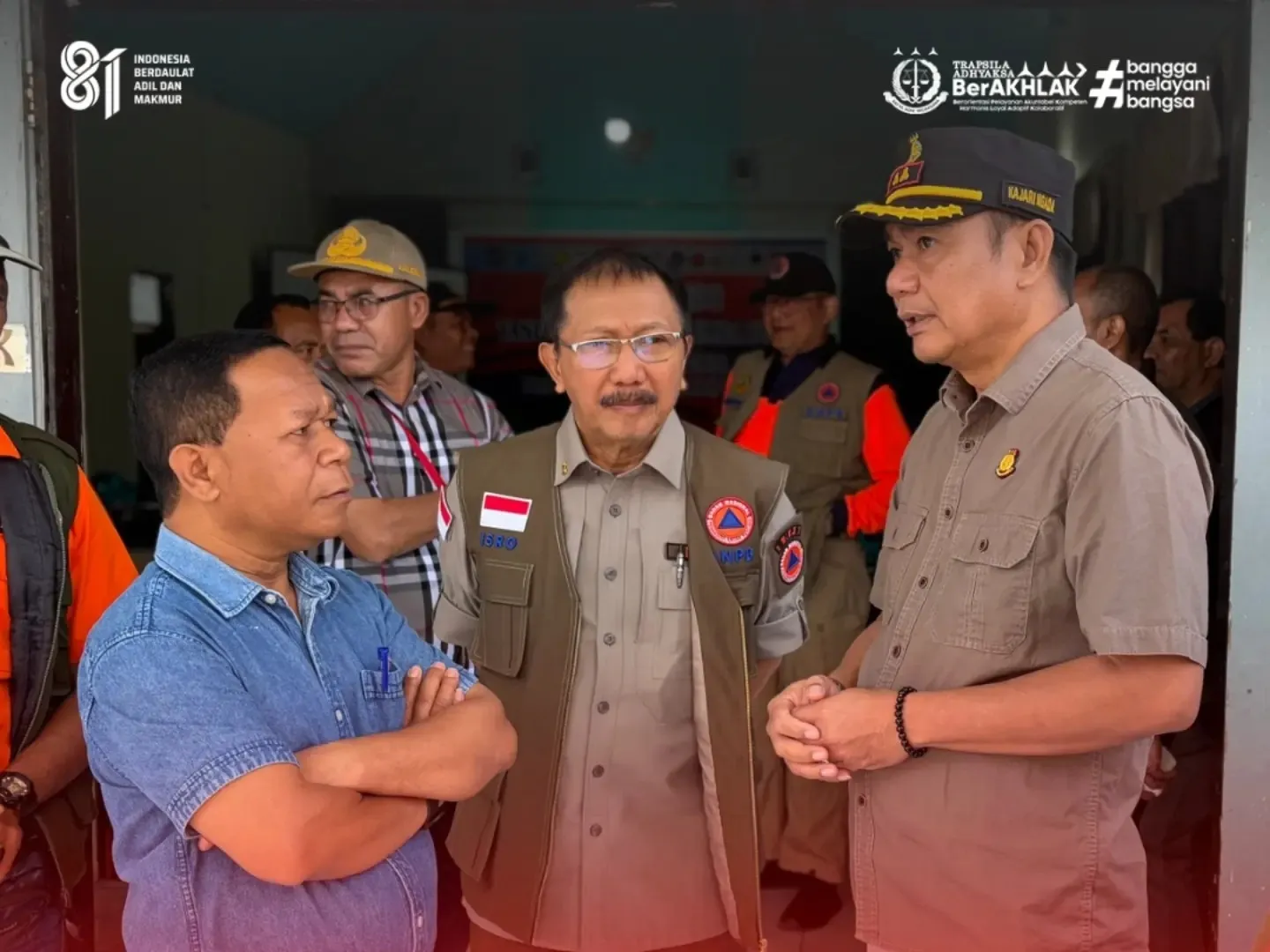 Kejari Ngada Salurkan Bantuan dari Kejaksaan RI kepada Warga 2 Desa Korban Gempa Bumi NTT