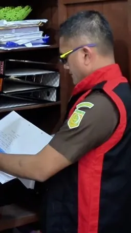 Kejari Pamekasan Gelar Penggeledahan Terkait Penanganan Perkara Dugaan Korupsi  Pembangunan Jalan Tlagah&ndash;Bulangan Barat Rahun 2025