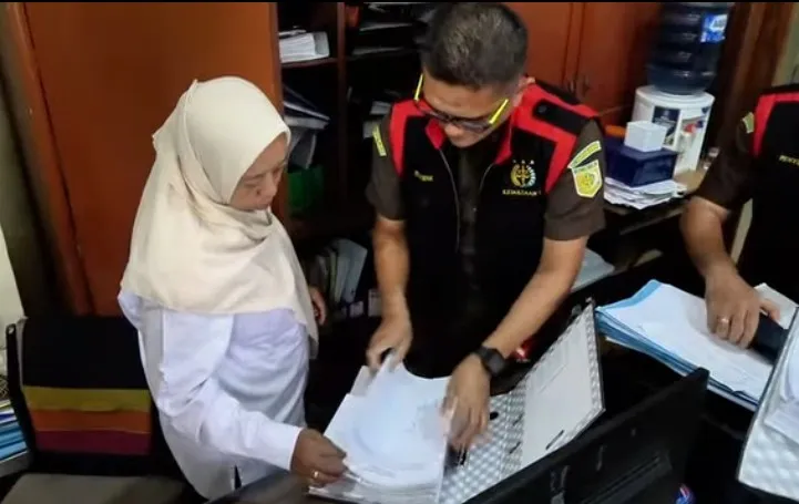 Kejari Pamekasan Gelar Penggeledahan Terkait Penanganan Perkara Dugaan Korupsi  Pembangunan Jalan Tlagah&ndash;Bulangan Barat Rahun 2025