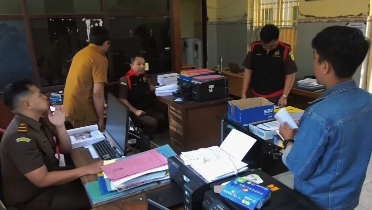 Kejari Pamekasan Gelar Penggeledahan Terkait Penanganan Perkara Dugaan Korupsi  Pembangunan Jalan Tlagah&ndash;Bulangan Barat Rahun 2025