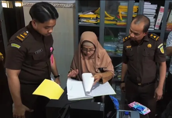 Kejari Pamekasan Gelar Penggeledahan Terkait Penanganan Perkara Dugaan Korupsi  Pembangunan Jalan Tlagah&ndash;Bulangan Barat Rahun 2025