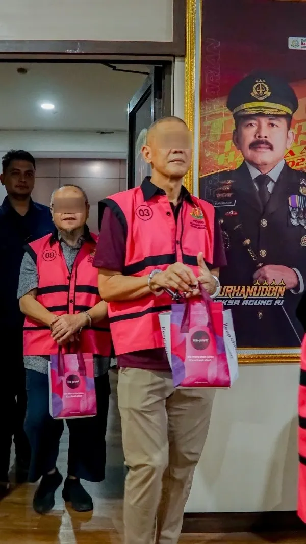 Penyidik Kejagung Serahkan 6 Tersangka dan Barang Bukti Perkara Korupsi PETRAL, PES dan ISC ke JPU Kejari Jakarta Pusat