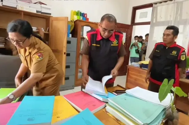 Kejari Belu Geledah Kantor Sekretariat dan Rumah Pemilik Usaha Terkait Penyidikan Perkara Tunjangan Pimpinan DPRD