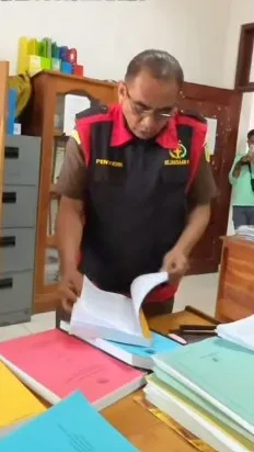 Kejari Belu Geledah Kantor Sekretariat dan Rumah Pemilik Usaha Terkait Penyidikan Perkara Tunjangan Pimpinan DPRD