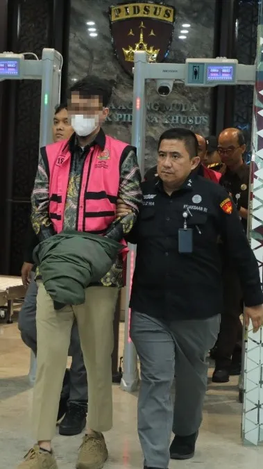 Tersangka perkara dugaan korupsi  tata kelola pertambangan mineral bukan logam yang dilakukan oleh PT PMM