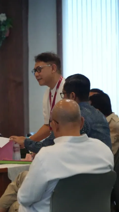 Tim Sembilan Serahkan Tersangka FA dkk dan Barang Bukti ke Penuntut Umum Kejari Jakarta Selatan