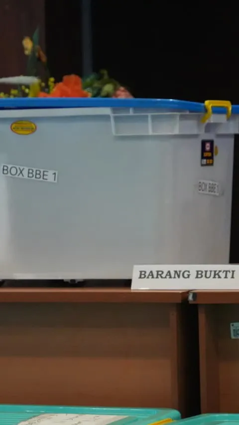 Tim Sembilan Serahkan Tersangka FA dkk dan Barang Bukti ke Penuntut Umum Kejari Jakarta Selatan