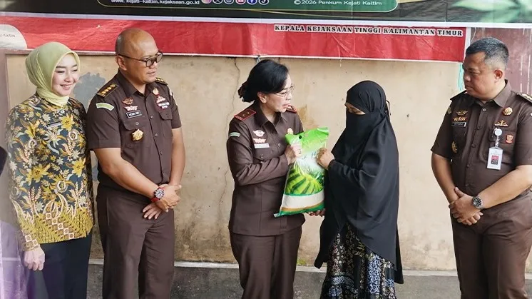 Kejati Kaltim menggelar bakti sosial dalam rangka Harlah Kejaksaan ke-81 di Panti Asuhan
