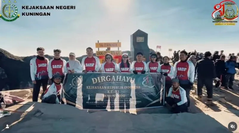 Aksi Ekspedisi Gunung Ciremai Adhyaksa Kuningan Peringati Hari Lahir Kejaksaan RI ke-81