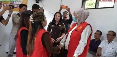 Kejati Jatim Menyetujui Permohonan Penghentian Penuntutan 5 Perkara Melalui MKR dari 4 Kejari