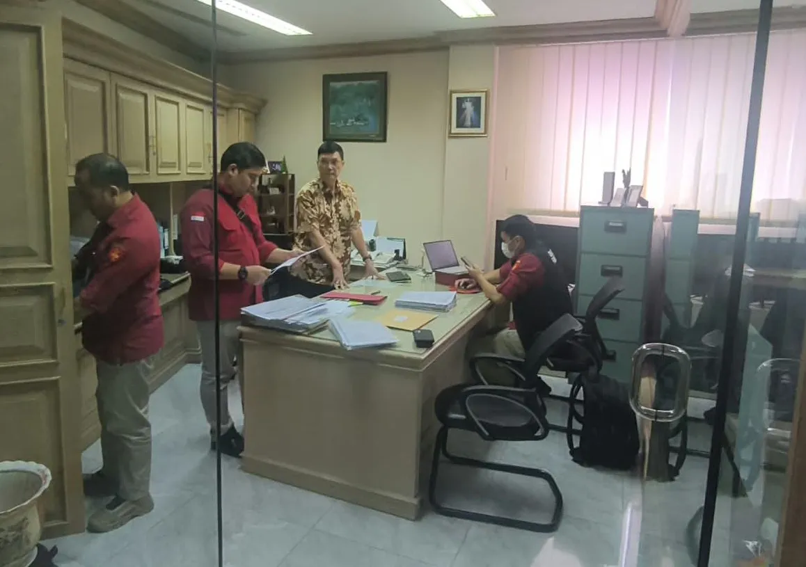 Tim Penyidik JAM PIDSUS Geledah Kantor CCM dan Rumah 2 Mantan Pejabat Kaltara Terkait Penyidikan Perkara Pertambangan Batubara