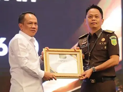 Kawal Sertifikasi Aset Pemkot Surabaya Senilai Rp992,7 Miliar, Kejati Jatim Terima Penghargaan dari BPA Kejaksaan RI