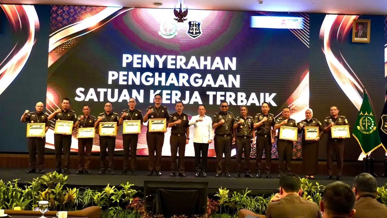 Kawal Sertifikasi Aset Pemkot Surabaya Senilai Rp992,7 Miliar, Kejati Jatim Terima Penghargaan dari BPA Kejaksaan RI