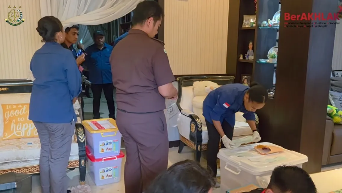 Kejati Papua Geledah Rumah Mantan Sekretaris dan Kantor Sekretariat DPR Papua Terkait Perkara Dugaan Korupsi Perjalanan Dinas