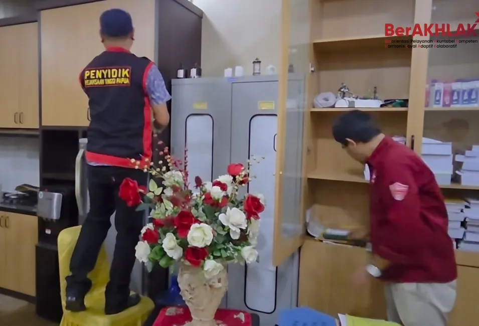 Kejati Papua Geledah Rumah Mantan Sekretaris dan Kantor Sekretariat DPR Papua Terkait Perkara Dugaan Korupsi Perjalanan Dinas