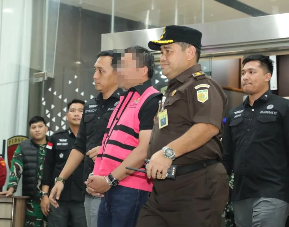Kejagung Serahkan 6 Tersangka Perkara Tata Kelola MBG di BGN ke Penuntut Umum Kejari Jakarta Pusat
