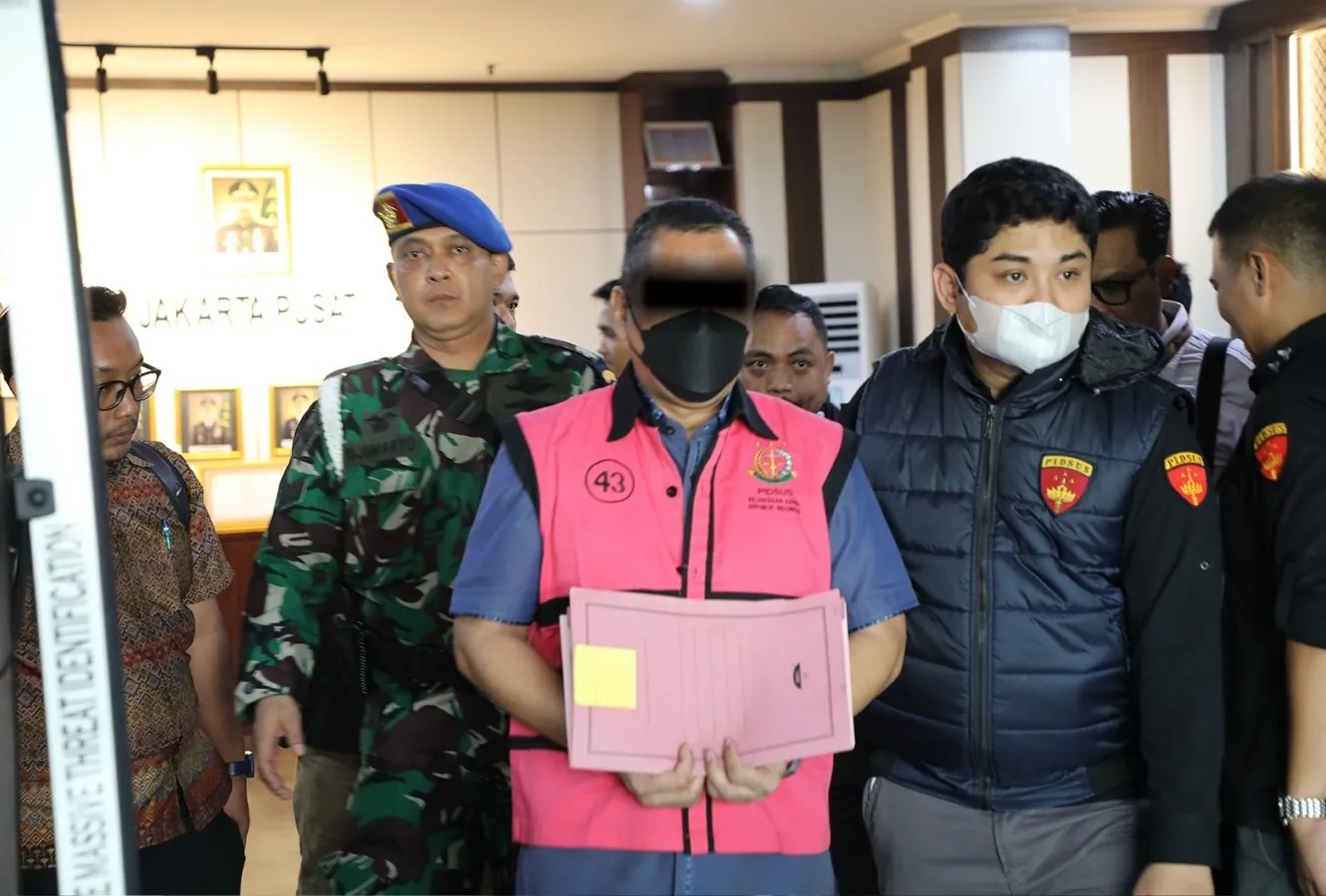 Tersangka perkara dugaan korupsi tata kelola MBG di BGN