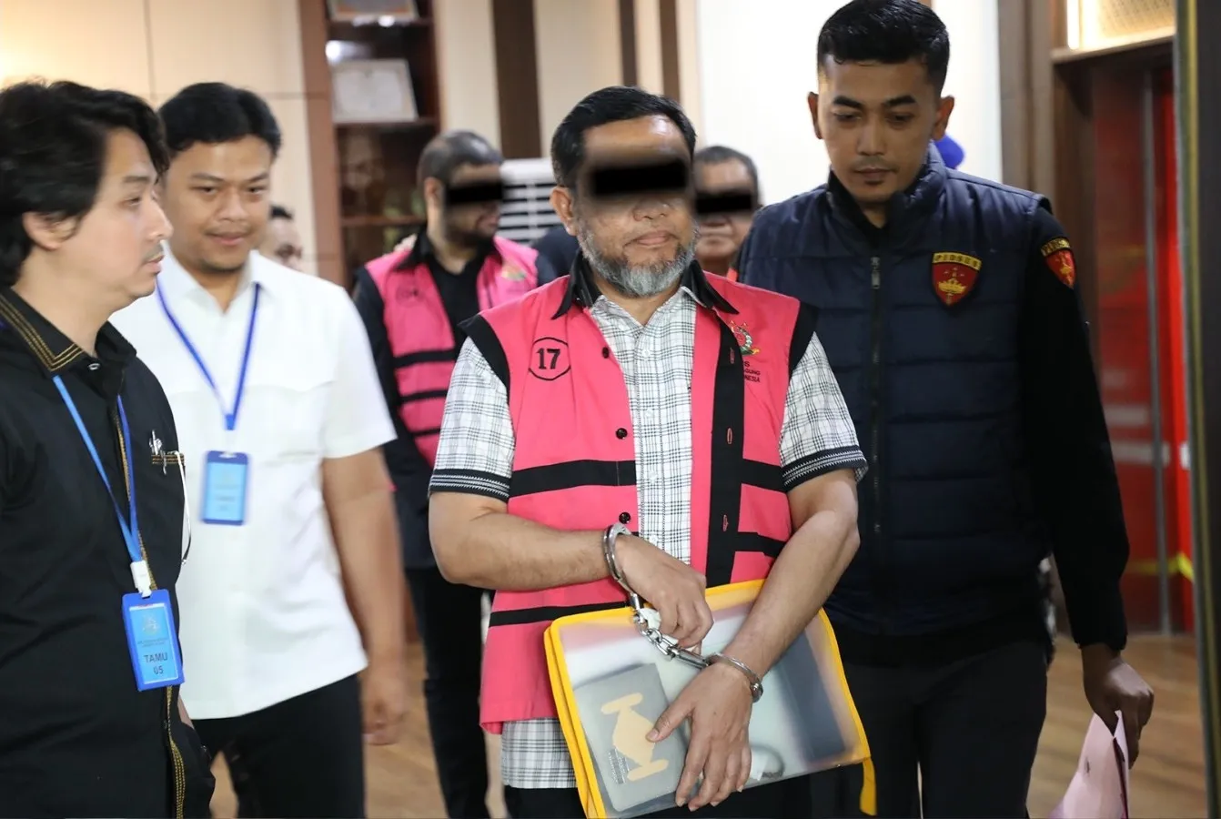 Kejagung Serahkan 6 Tersangka Perkara Tata Kelola MBG di BGN ke Penuntut Umum Kejari Jakarta Pusat
