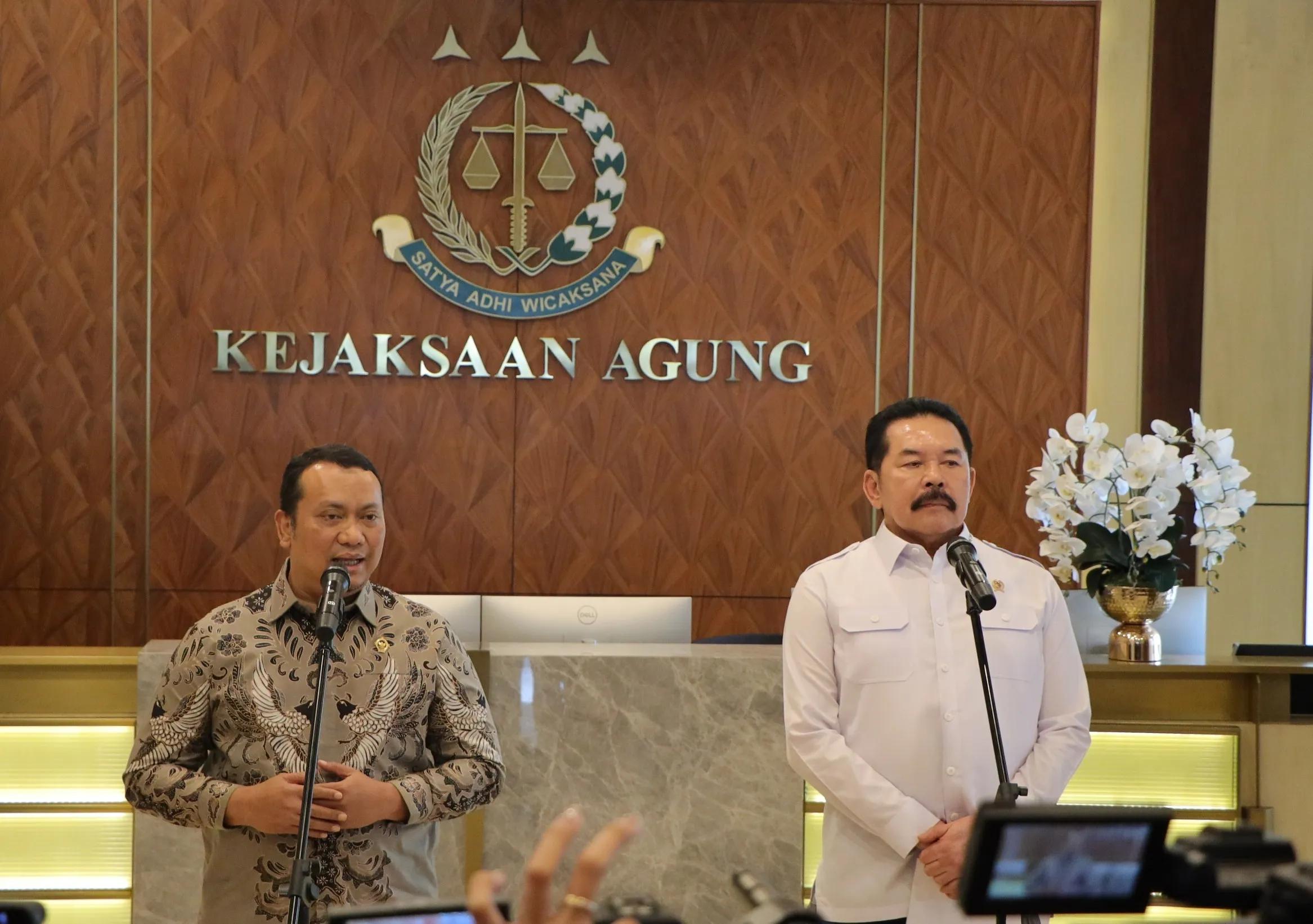 Jaksa Agung RI, ST Burhanuddin dan Pimpinan Pemeriksaan Keuangan Negara I BPK RI Nyoman Adhi Suryadnyana