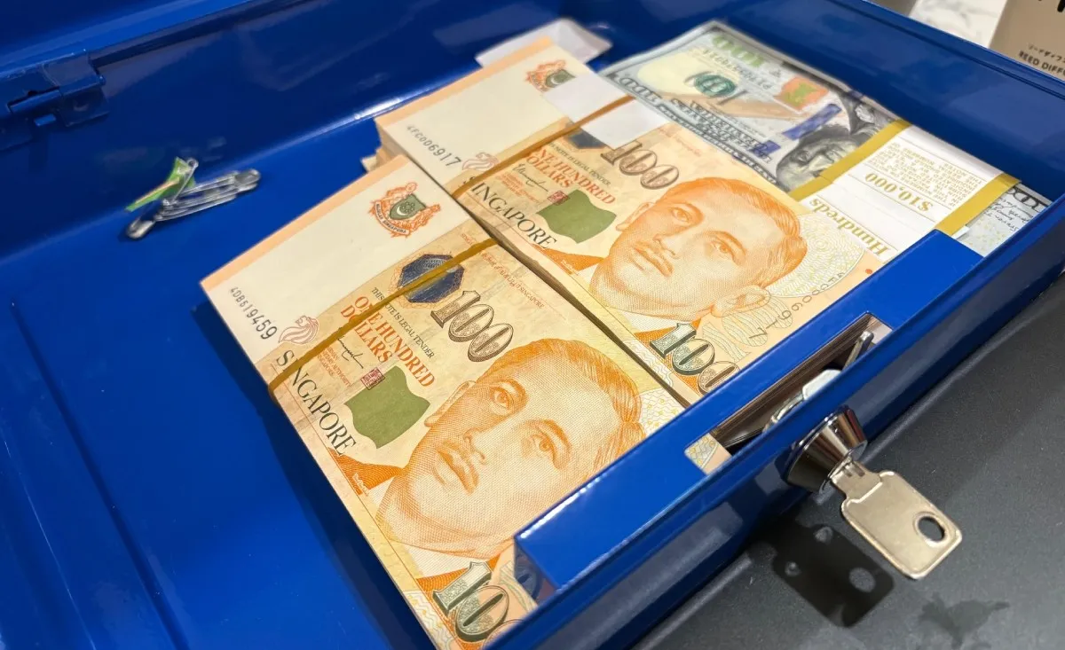 Uang tunai dalam mata uang dollar Singapura