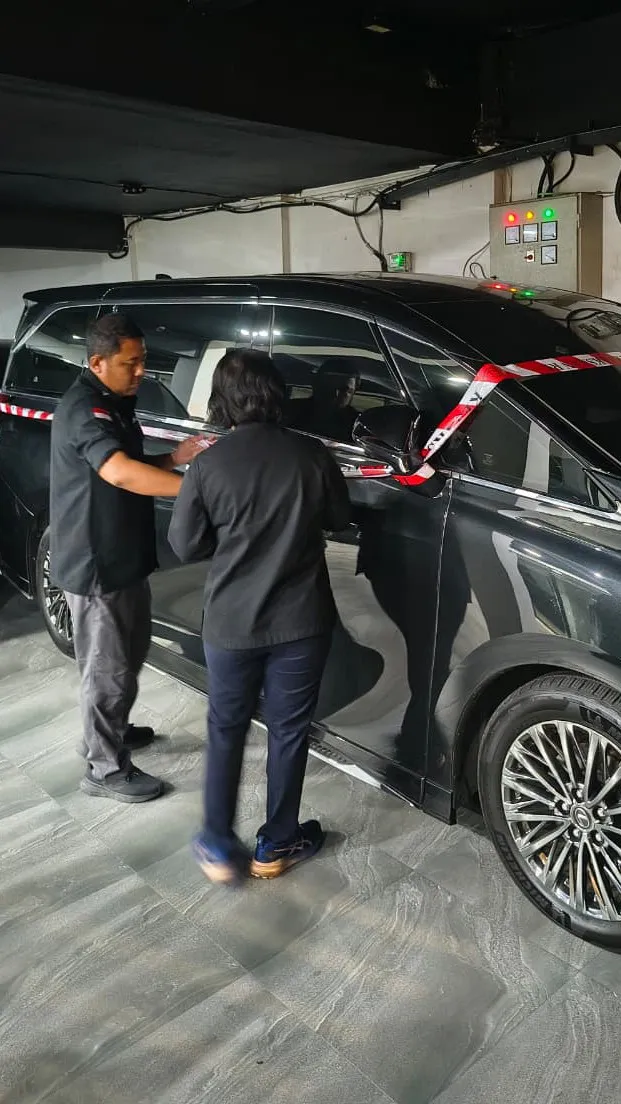 Tim Penyidik JAM PIDSUS Sita Kendaraan Mewah, Uang Tunai, dan Batu permata dari Para Tersangka Tata Kelola MBG di BGN