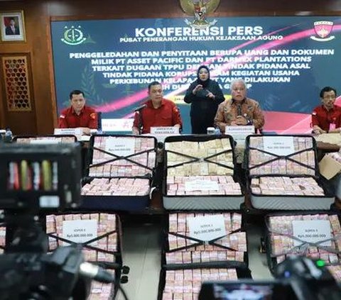 Kejaksaan Agung (Kejagung) kembali melakukan penyitaan aset tersangka korporasi PT Asset Pacific terkait kasus mafia minyak goreng. (Liputan6.com/Nanda Perdana Putra)
