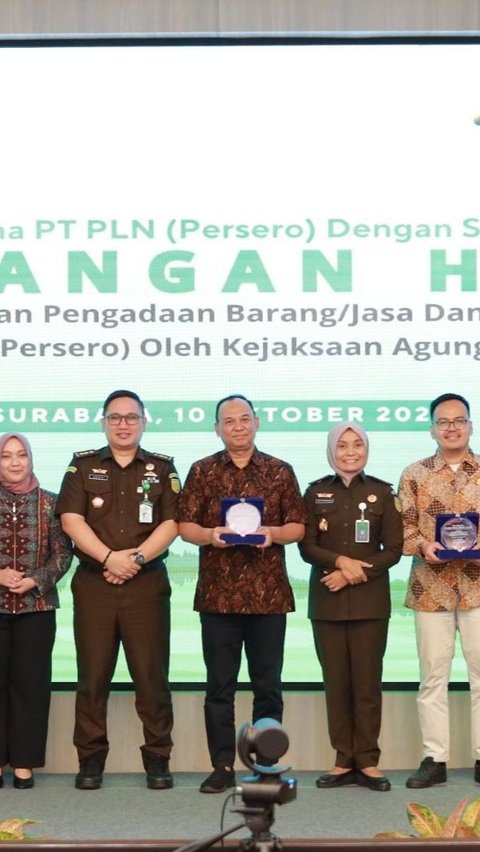 Pusat Penerangan Hukum Kejaksaan Agung melanjutkan roadhshow penerangan hukum bersama dengan PT PLN (Persero), kali ini diselenggarakan di Aula PT PLN (Persero) Unit Induk Distribusi (UID) Jawa Timur pada Kamis 10 Oktober 2024