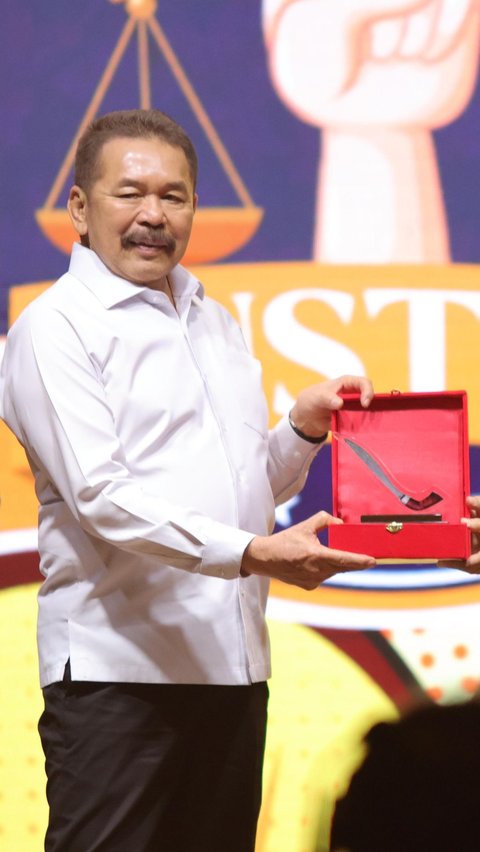 Jaksa Agung ST Burhanuddin menerima dua penghargaan sekaligus di acara Sound of Justice 2024 pada Selasa, 16 Oktober 2024