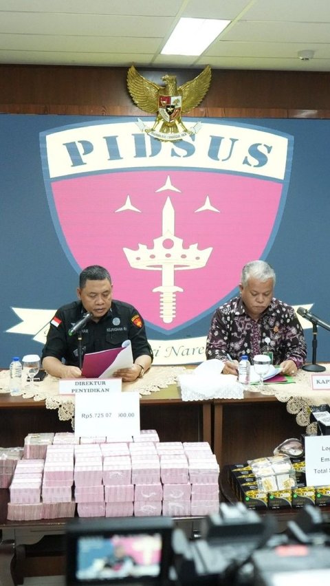 Kejagung menetapkan ZR mantan pejabat MA sebagai tersangka dalam kasus permufakatan jahat suap dan gratifikasi dengan temuan uang Rp920 miliar dan emas 51 Kg