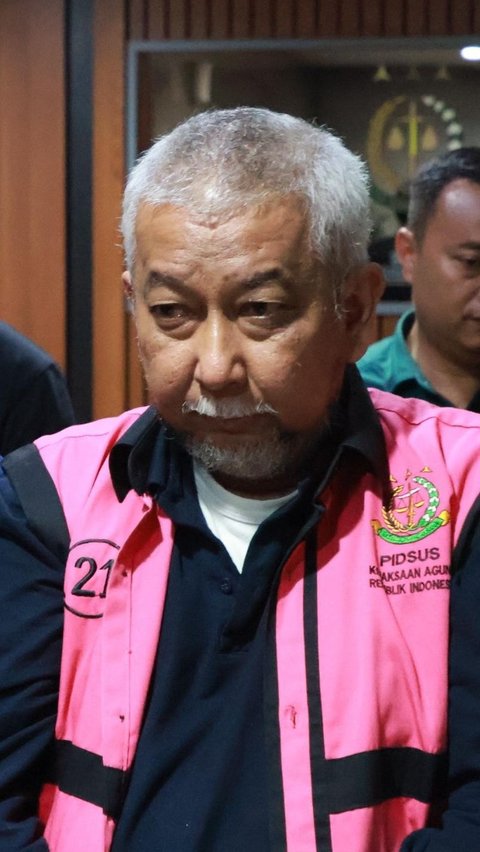 Kejagung Tangkap PB Mantan Dirjen Perkeretaapian Kemenhub sebagai tersangka kasus korupsi proyek Trans Sumatera Railway pada Minggu, 3 November 2024