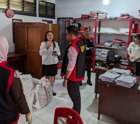 Kejari Minahasa Sulawesi Utara menggeledah kantor Dinas Pendidikan Kab. Minahasa terkait dugaan tindak pidana korupsi penyelewengan dana TPG dan THL tahun 2023