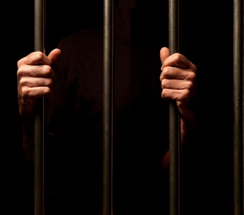 Perbuatan dua tersangka YR dan YN mengakibatkan kerugian keuangan negara sebesar kurang lebih Rp800 juta.