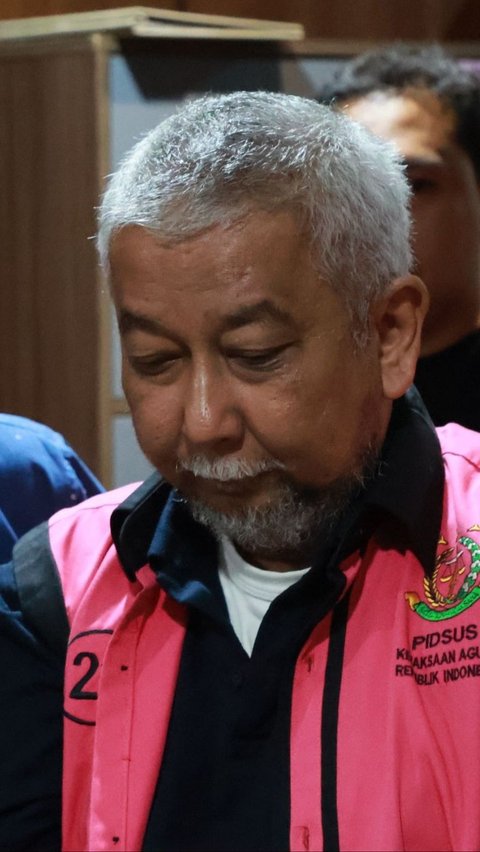 Kejagung Tangkap PB Mantan Dirjen Perkeretaapian Kemenhub sebagai tersangka kasus korupsi proyek Trans Sumatera Railway pada Minggu, 3 November 2024