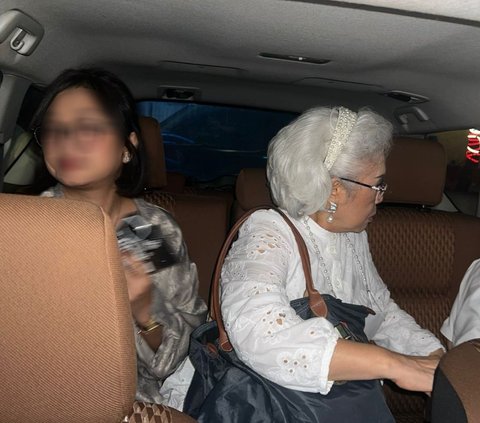 Tim Satgas SIRI Kejagung amankan DPO Henny Djuwita Santoso, terpidana kasus TPPU pada Jumat, 27 Desember 2024