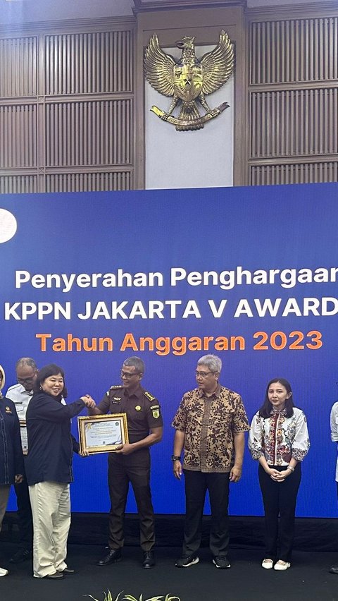 Badan Pendidikan dan Latihan (Badiklat) Kejaksaan RI mendapat penghargaan dari Kantor Pelayanan Perbendaharaan Negara (KPPN) Jakarta V. Badiklat Kejaksaan RI meraih predikat terbaik ke-1 penggunaan Cash Management System (CMS) Tahun Anggaran 2023.