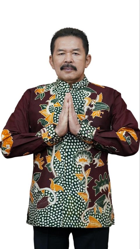 Jaksa Agung mengucapkan selamat kepada warga Adhyaksa yang merayakan Hari Raya Galungan dan Kuningan, serta Nyep Tahun Baru Saka 1946. Jaksa Agung menyampaikan ucapan selamat tersebut dalam bincang santainya dengan Tim Media Puspenkum di ruang kerjanya, Jumat 8 Maret 2024.