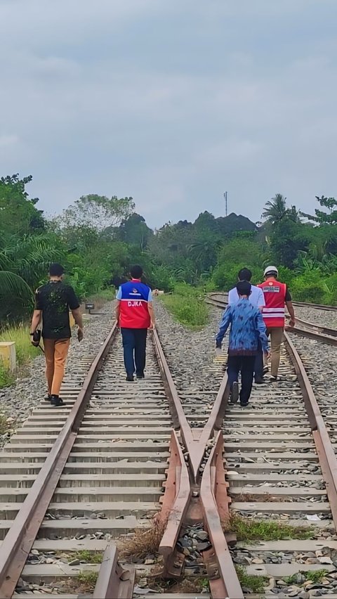 Kejaksaan Agung, melalui Tim Jaksa Penyidik pada Direktorat Penyidikan Jaksa Agung Muda Bidang Tindak Pidana Khusus (JAM PIDSUS), terus mengusut kasus dugaan korupsi pembangunan jalur kereta Besitang-Langsa. Pada Rabu 13 Maret 2024, Tim Penyidik memeriksa seorang saksi.