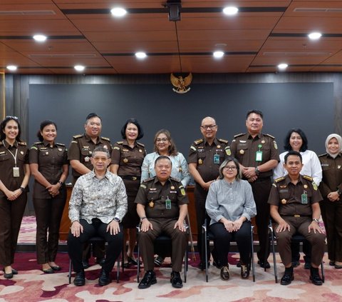 SesJAM-Intel Sarjono Turin, membuka forum konsultasi publik dalam rangka penyusunan Standar Pelayanan Informasi Publik.
