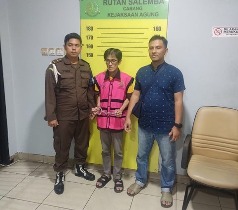 Direktur PT SMIP, RD, ditetapkan sebagai tersangka kasus importasi gula, Jumat 29 MAret 2024.