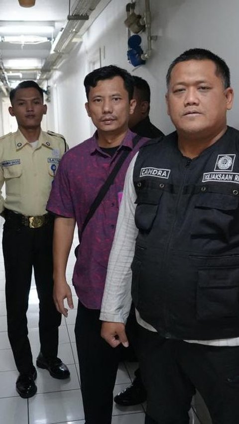 Tim Gabungan dari Jaksa Agung Muda Bidang Tindak Pidana Khusus (JAM PIDSUS) dan Kejaksaan Negeri Kutai Kartanegara menyita satu unit hunian beserta isinya di Apartemen Kalibata City, Lantai 1 Tower Flamboyan F/01/CF.