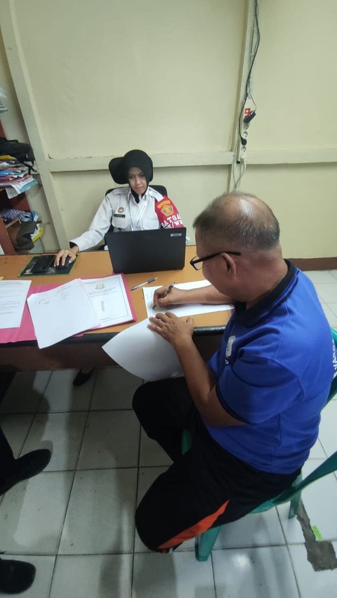 Tim Direktorat Upaya Hukum Luar Biasa, Eksekusi, dan Eksaminasi (UHLBEE) Jaksa Agung Muda Bidang Tindak Pidana Khusus (JAM PIDSUS) melakukan sita eksekusi tanah dan bangunan rumah milik Jono Pinem.