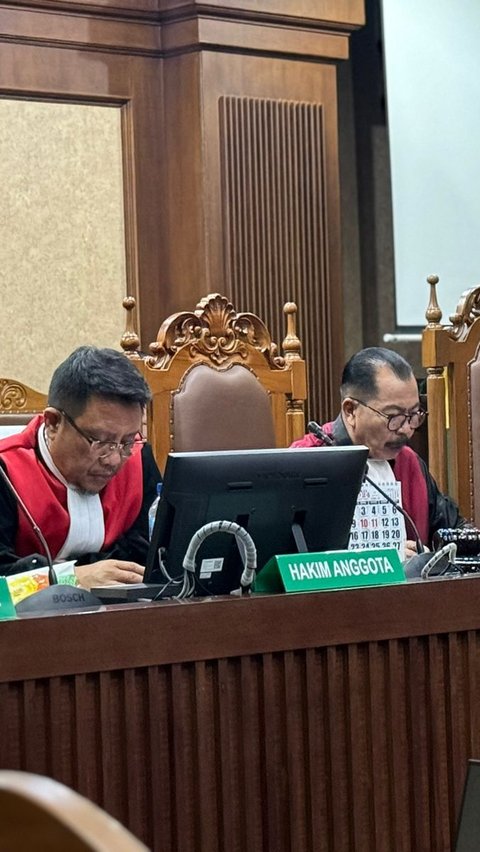 Vonis terhadap delapan terdakwa kasus tindak pidana korupsi pertambangan ore nikel pada wilayah Izin Usaha Pertambangan (IUP) PT. Antam Tbk di Blok Mandiodo, Sulawesi Tenggara, telah dibacakan oleh majelis hakim Pengadilan Tindak Pidana Korupsi pada Pengadilan Negeri Jakarta Pusat, Kamis 25 April 2024.