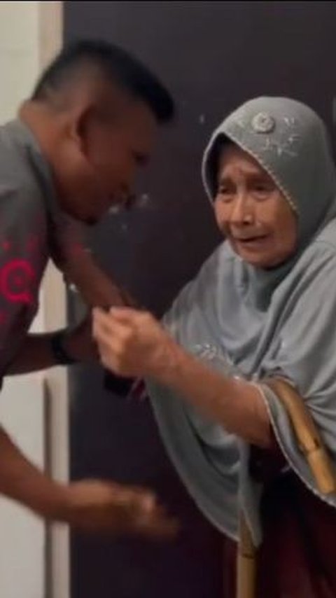Kepala Kejaksaan Negeri (Kajari) Bireuen, Munawal Hadi, S.H., M.H., bersama jajarannya mengunjungi para pensiunan Kejaksaan (Purnaja), Kamis 4 April 2024. Mereka berbagi kebahagiaan dan keberkahan di bulan suci Ramadhan.