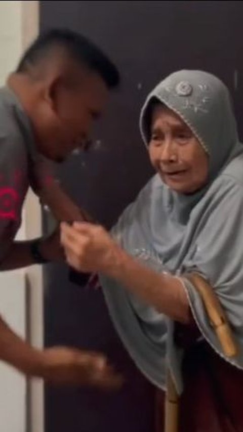 Kepala Kejaksaan Negeri (Kajari) Bireuen, Munawal Hadi, S.H., M.H., bersama jajarannya mengunjungi para pensiunan Kejaksaan (Purnaja), Kamis 4 April 2024. Mereka berbagi kebahagiaan dan keberkahan di bulan suci Ramadhan.