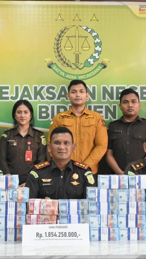 Kejaksaan Negeri Bireuen, Aceh, melakukan eksekusi terhadap pembayaran uang pengganti perkara Tindak Pidana Korupsi senilai Rp1.854.258.000. Eksekusi tersebut dilakukan di Ruang Rapat Kajari Bireuen, Rabu 22 Mei 2024.