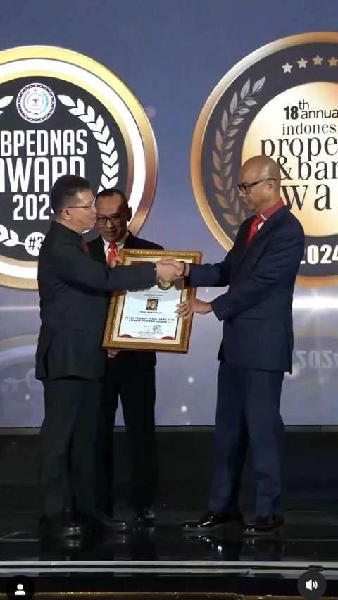 Jaksa Agung Muda Intelijen (JAM-Intelijen), Prof. Dr. Reda Manthovani, mendapat penghargaan Duo Award (Indonesia Property & Bank Award XVIII/Indonesia MyHome Award VII) 2024 sebagai Tokoh Pejabat Peduli Dana Desa melalui Program Jaga Desa.