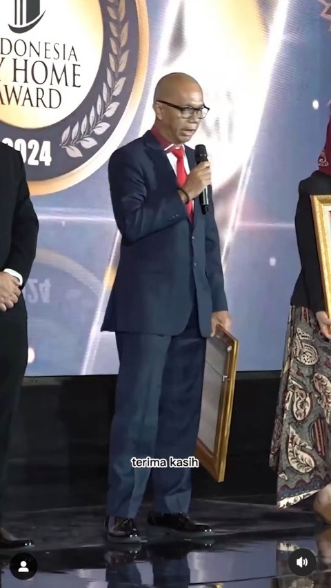 Jaksa Agung Muda Intelijen (JAM-Intelijen), Prof. Dr. Reda Manthovani, mendapat penghargaan Duo Award (Indonesia Property & Bank Award XVIII/Indonesia MyHome Award VII) 2024 sebagai Tokoh Pejabat Peduli Dana Desa melalui Program Jaga Desa.