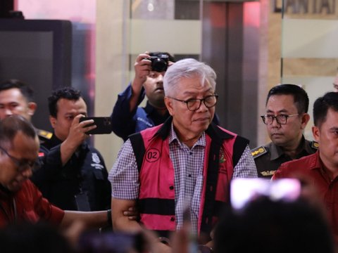 Tim Penyidik pada Direktorat Penyidikan Jaksa Agung Muda Bidang Tindak Pidana Khusus (JAM PIDSUS) menahan BGA selaku Direktur Jenderal Mineral dan Batubara Kementerian Energi dan Sumber Daya Mineral (ESDM) RI periode 2015 sampai dengan 2020, Rabu 29 Mei 2024.