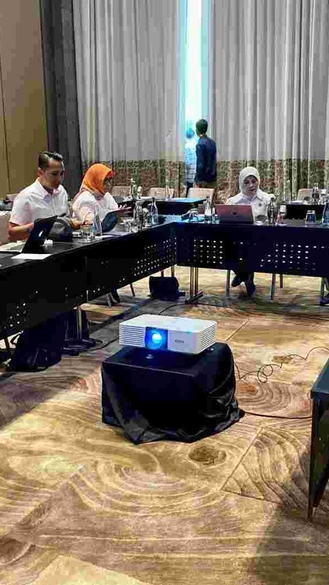 Tim Jaksa Pengacara Negara pada Kejaksaan Tinggi Jawa Timur memberikan pendampingan hukum pembangunan infrastuktur ketenagalistrikan oleh PT PLN (Persero) Unit Induk Pembangunan (UIP) Jawa Bagian Timur dan Bali. Hasilnya, ditemukan berbagai permasalahan yang dapat menghambat pelaksanaan projek tersebut.